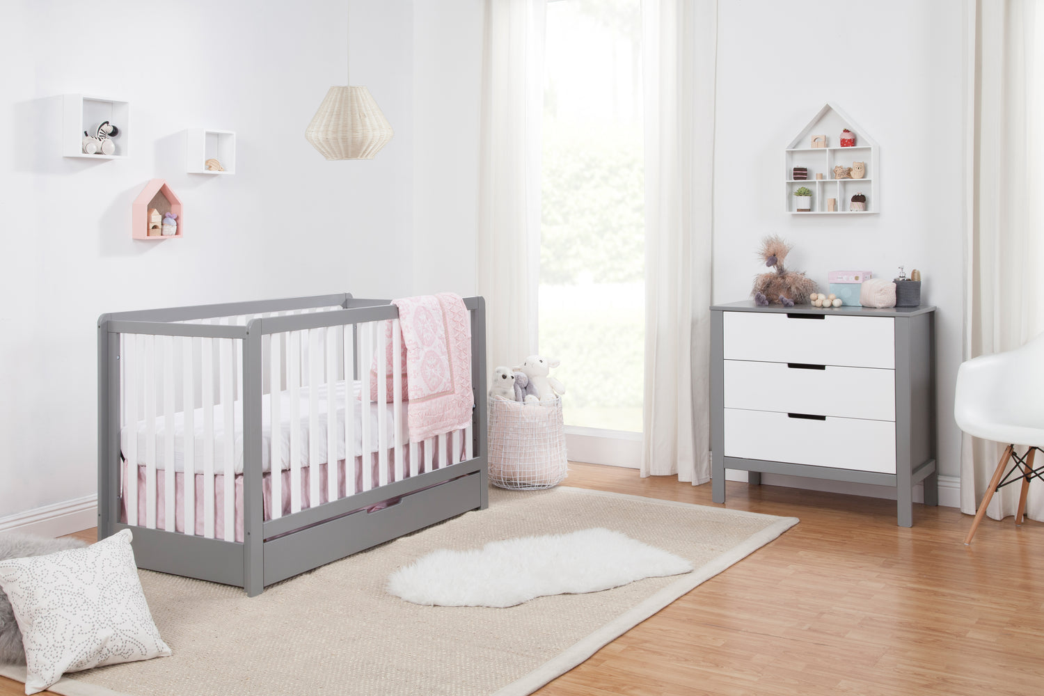 Carter's By DaVinci Colby Nursery Collection: 4-in-1 Convertible Crib with Trundle Drawer & Dresser