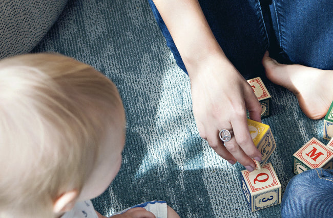 Image of hand,kid and cubes