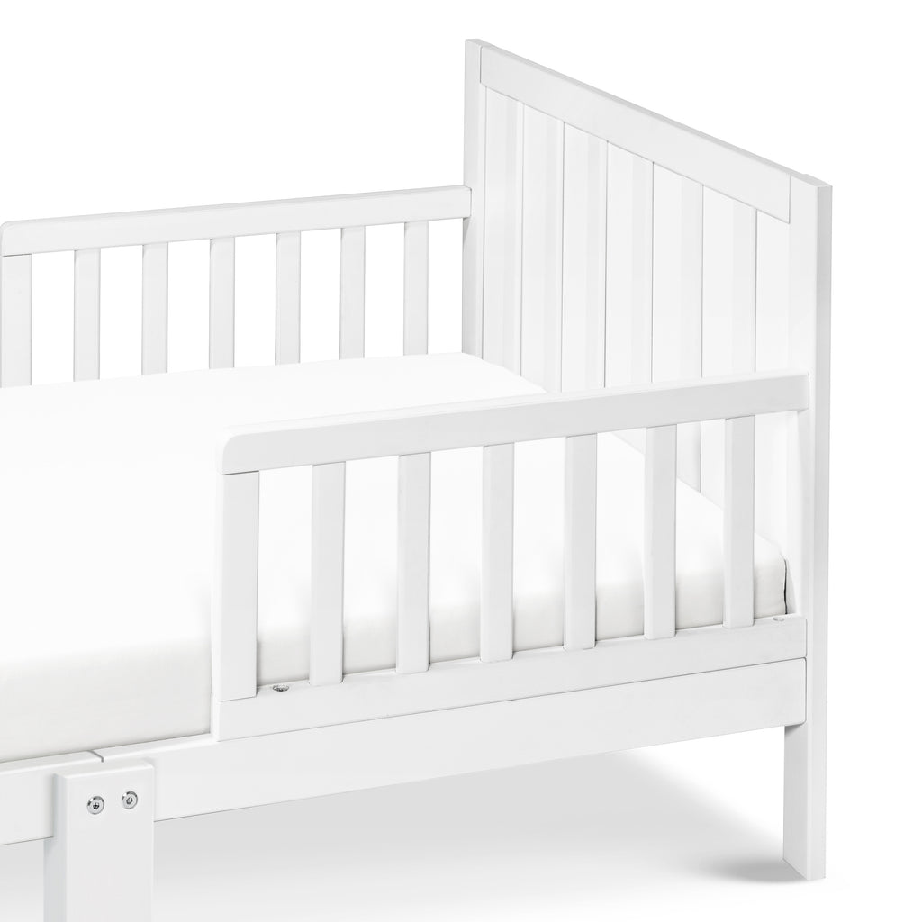 F17090W,Benji Toddler Bed in White