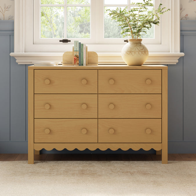 M27826HY,DaVinci,Sammy Scallop 6-Drawer Dresser in Honey