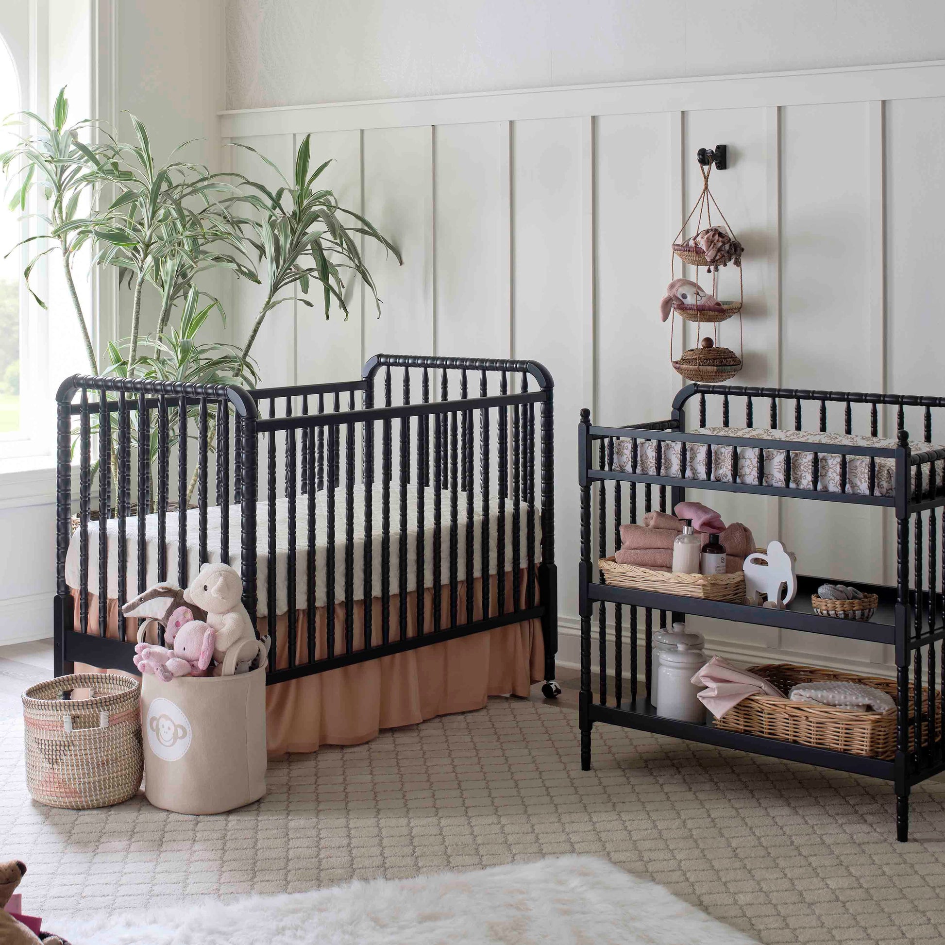 M0302EP,DaVinci,Jenny Lind Changing Table in Ebony Finish