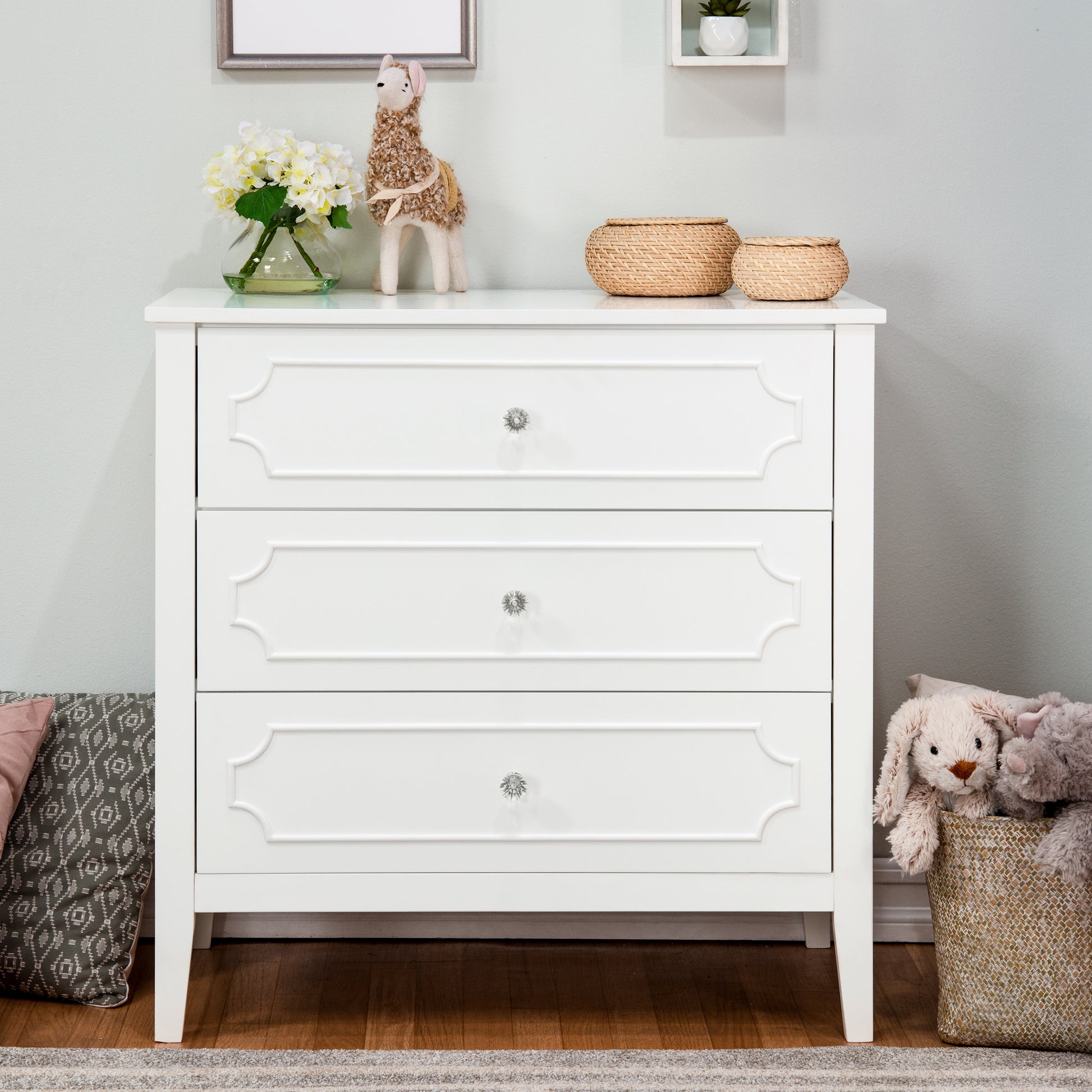 M11423W,DaVinci,Chloe Regency 3-Drawer Dresser in White